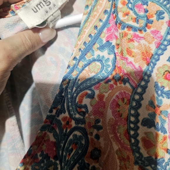 Umgee EUC Large Multicolor Paisley V-Neck Blouse No Stains No Holes - Picture 7 of 7